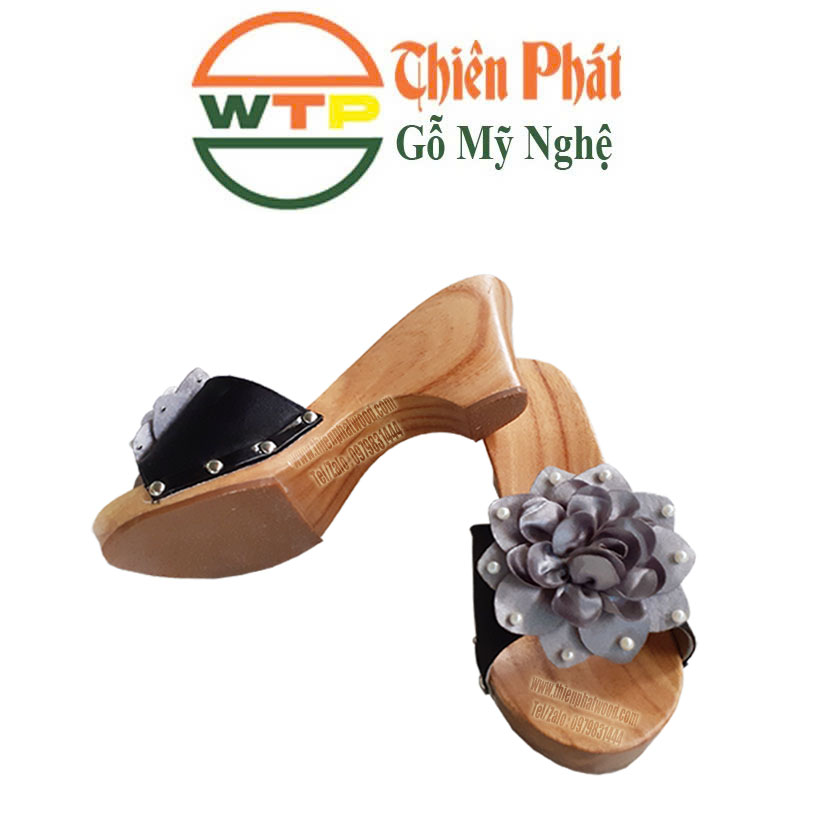 guốc gỗ cao 7cm quai lụa đen đính hoa trang trí